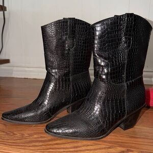 Black Crocodile Pattern Women's Boots